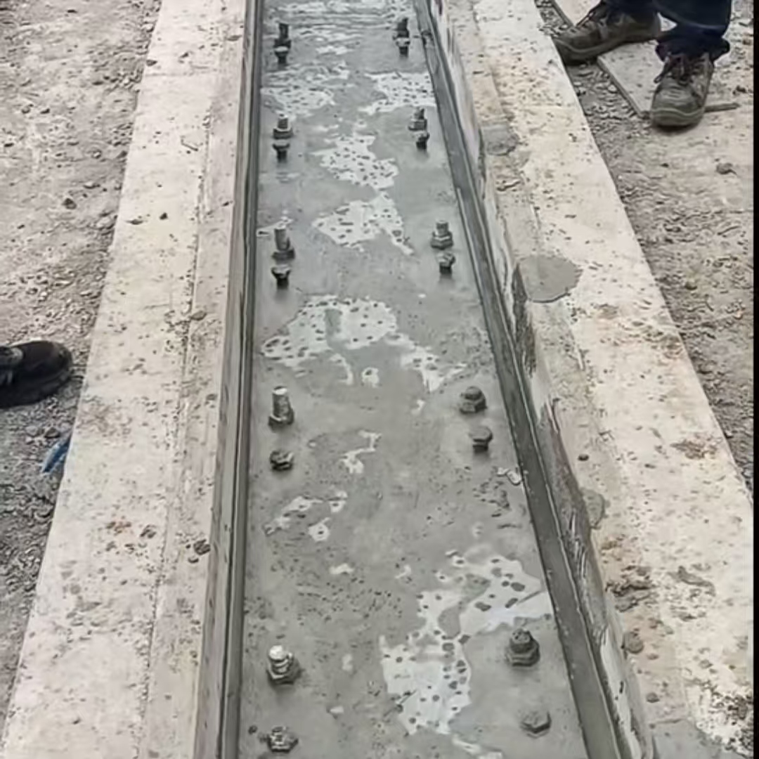 太湖港口码头起重机龙门吊重型机械设备稳固用早强快凝轨道胶泥